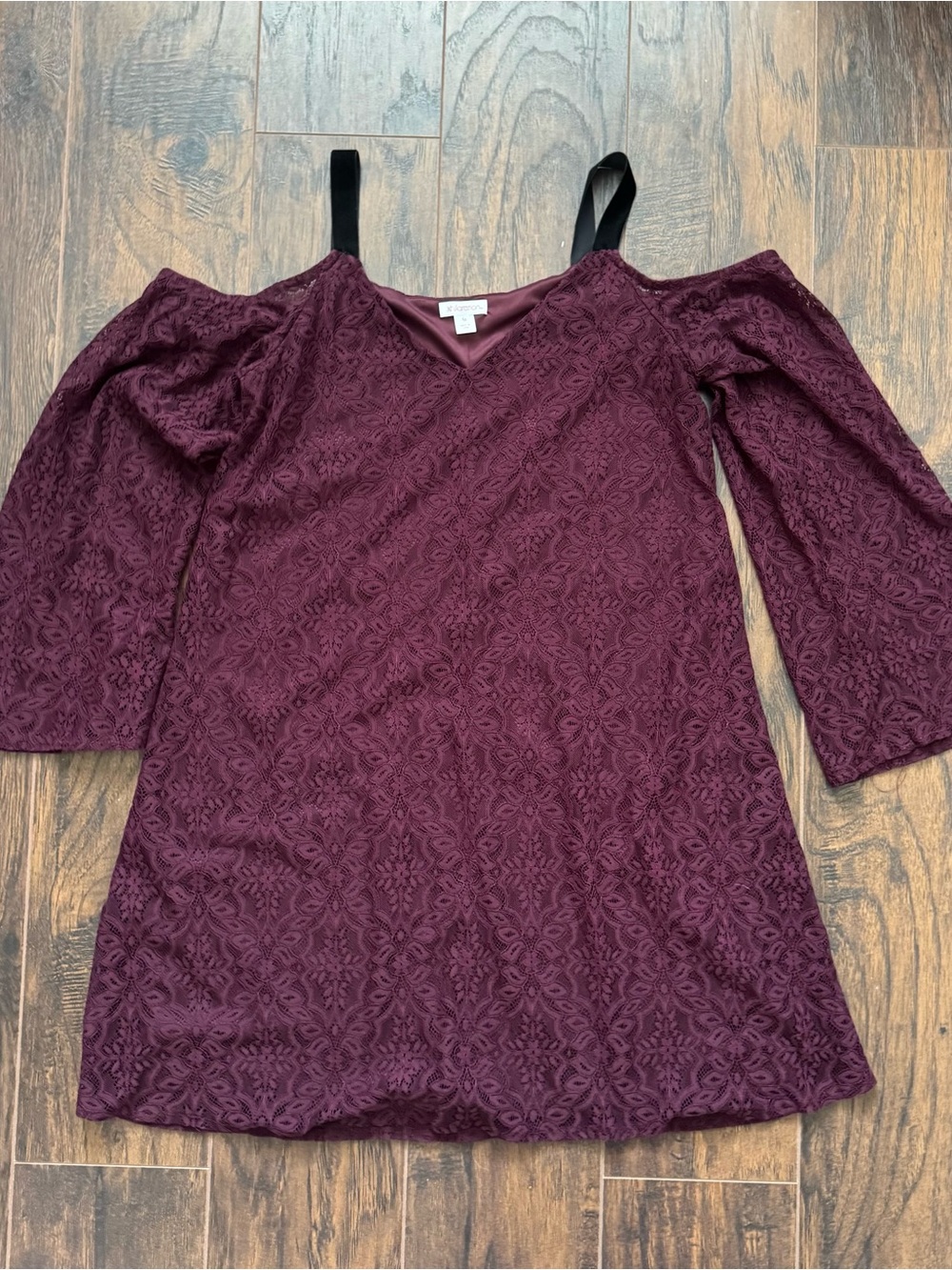 Xhilaration Cold Shoulder Lace Shift Dress Purple Size Medium